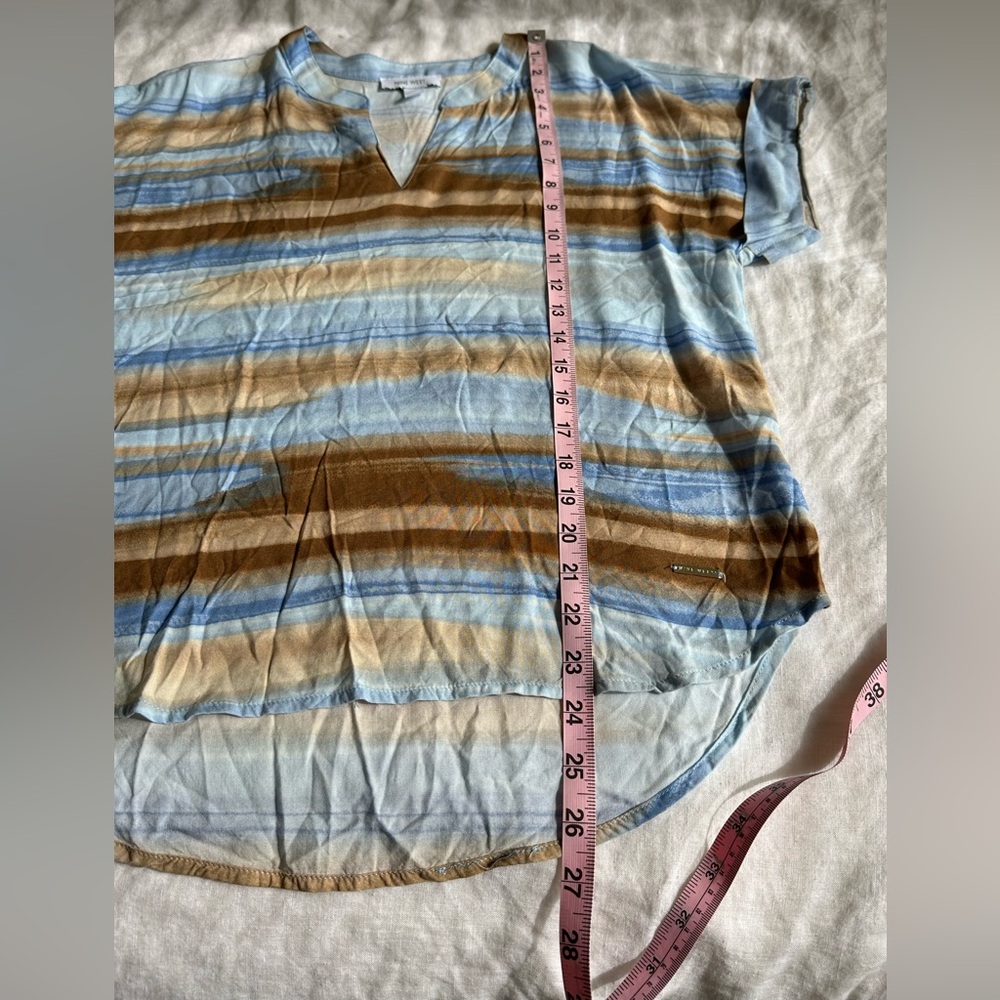 Nine West Summer Watercolor Stripe Blouse Medium Blue Tan V-Neck Top - Picture 7 of 9